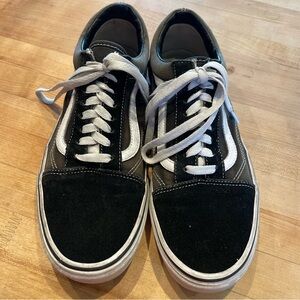 Vans Old Skool Low Rise Shoe Black/White Unisex Men's Size 10.5 Women’s Size 12